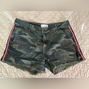 Sundry Camo Green Women's Shorts with Red Stripe 28